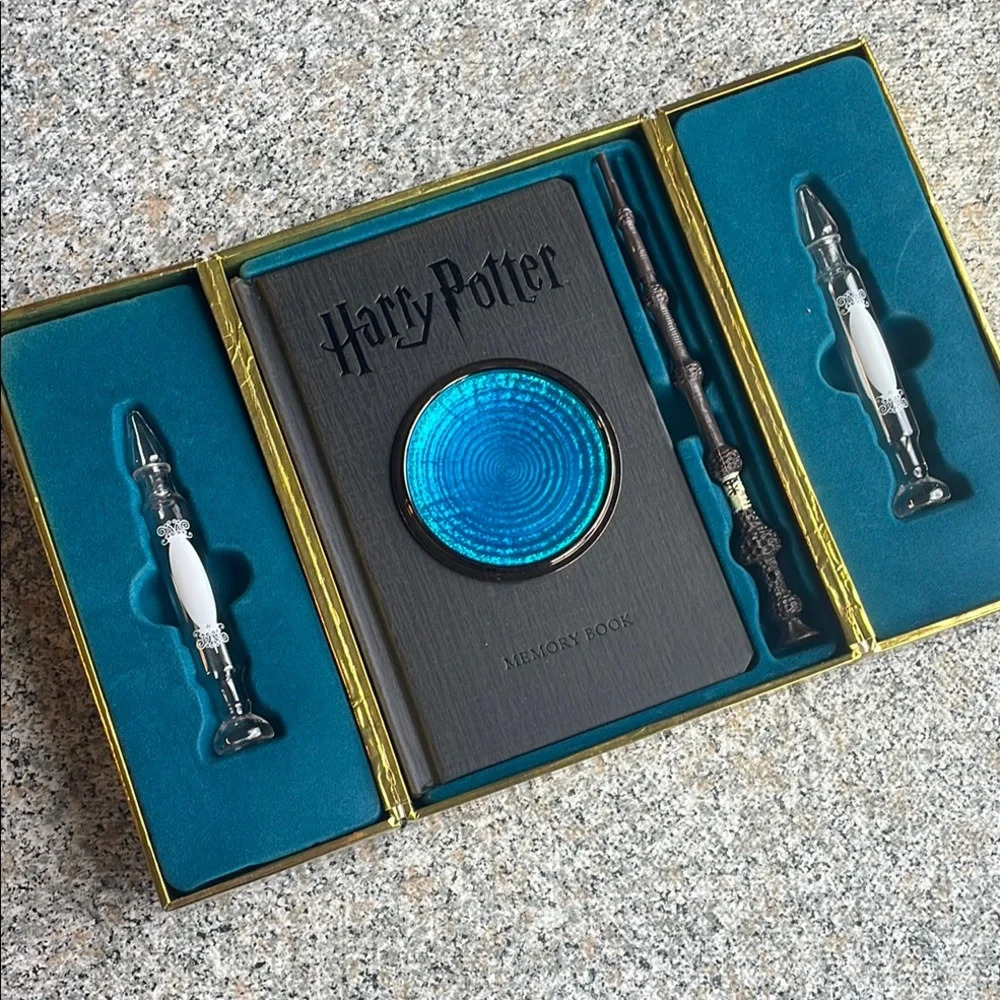 Harry Potter Deluxe Book Set with Wand Pens